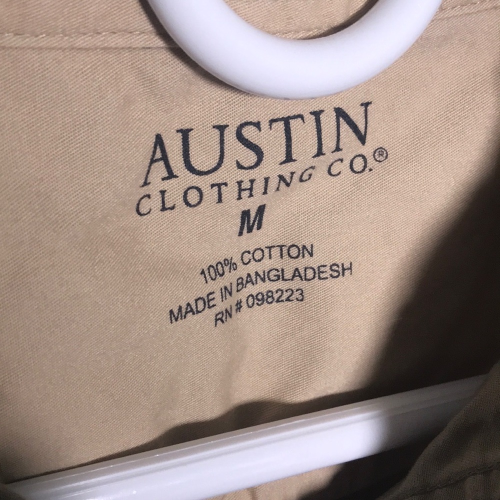 Button down - Picture 2 of 2